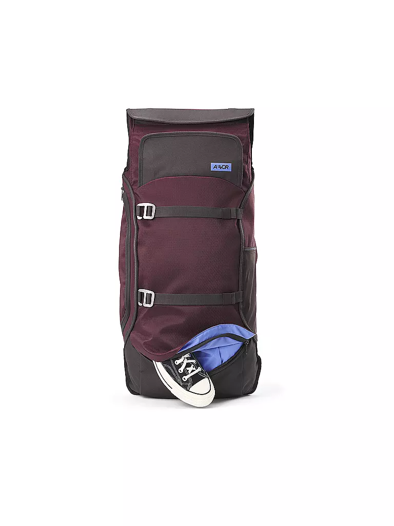 AEVOR |  Rucksack Travel Pack Proof Black 38-45L | dunkelrot