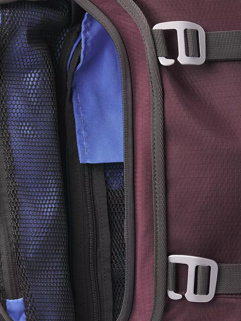 AEVOR |  Rucksack Travel Pack Proof Black 38-45L | dunkelrot