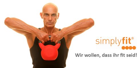 Ein kahlköpfiger Mann in einem schwarzen Tanktop hält eine rote Kettlebell. Der Text auf dem Bild lautet „simply fit“ und „Wir wollen, dass ihr fit seid!“, was auf Deutsch übersetzt „Wir wollen, dass du fit bist!“ bedeutet.