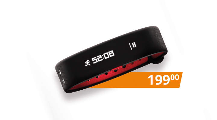 Ein schwarzer Fitnesstracker mit Digitalanzeige „52:08“ und Laufsymbol. Die Innenseite ist rot. Ein oranges Etikett daneben zeigt den Preis „199,00“.