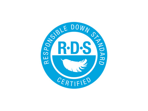 Blau-weißes Logo mit dem Text „Responsible Down Standard Certified“ in einem Kreis um „RDS“ und einer Abbildung einer Feder.