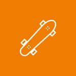 Einfaches weißes Skateboard-Symbol auf orangefarbenem Hintergrund.
