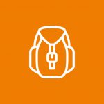 Symbol eines Rucksacks mit Schnalle, weiß umrandet auf orangefarbenem Hintergrund.