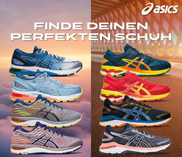 Verschiedene ASICS-Laufschuhe vor einem Himmelshintergrund. Die linke Seite ist in Sonnenuntergangstönen gehalten, die rechte Seite in Sonnenaufgangstönen. Der Text lautet „FINDE DEINEN PERFEKTEN SCHUH“. Das ASICS-Logo befindet sich in der oberen rechten Ecke.
