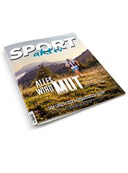 Titelbild der Zeitschrift „Sport Aktiv“ mit einer Person, die durch eine grasbewachsene Berglandschaft rennt. Die Überschrift lautet „Alles wird mut“. Im Hintergrund sind Berge und ein klarer Himmel zu sehen.