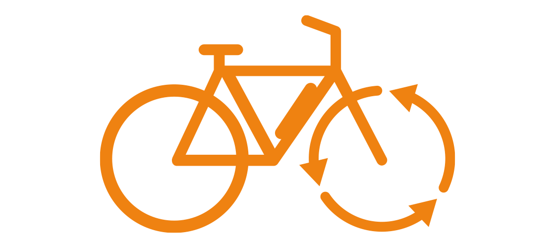 Ein orangefarbenes Fahrradsymbol mit drei kreisförmigen Pfeilen darum herum, das Recycling oder Nachhaltigkeit suggeriert. Die Pfeile bilden eine durchgehende Schleife um das Fahrrad und betonen das Konzept eines Fahrradlebenszyklus.