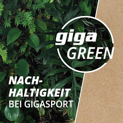 Ein satter grüner Hintergrund mit verschiedenen Pflanzen und dem Schriftzug „giga GREEN“ in einem Kreis. Der Text auf der linken Seite lautet „NACHHALTIGKEIT BEI GIGASPORT“. Die rechte Seite weist eine braune, strukturierte Oberfläche auf.