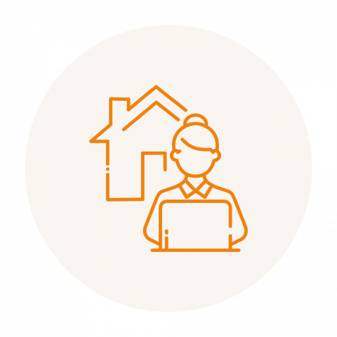 Symbol einer Person, die an einem Laptop arbeitet, mit einem Haus im Hintergrund. Das Bild ist orange umrandet auf einem hellbeigen kreisförmigen Hintergrund.