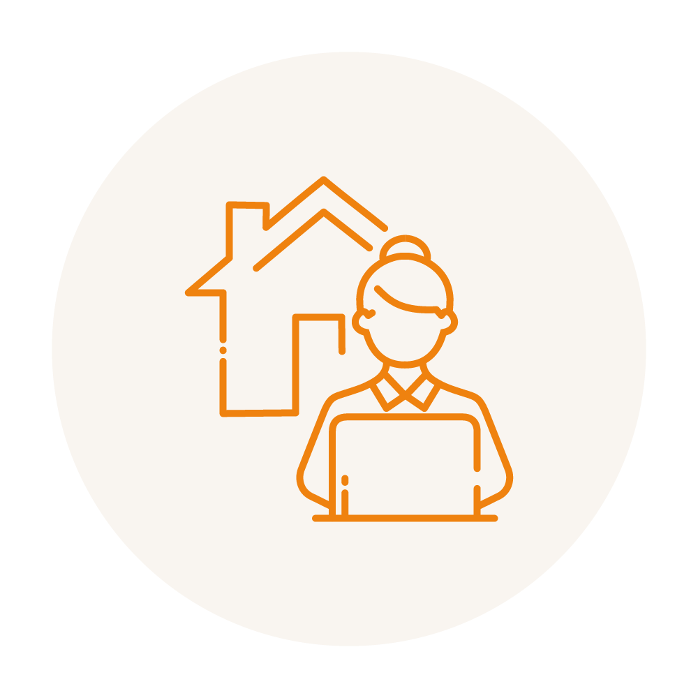 Symbol einer Person, die an einem Laptop arbeitet, mit einem Haus im Hintergrund. Das Bild ist orange umrandet auf einem hellbeigen kreisförmigen Hintergrund.