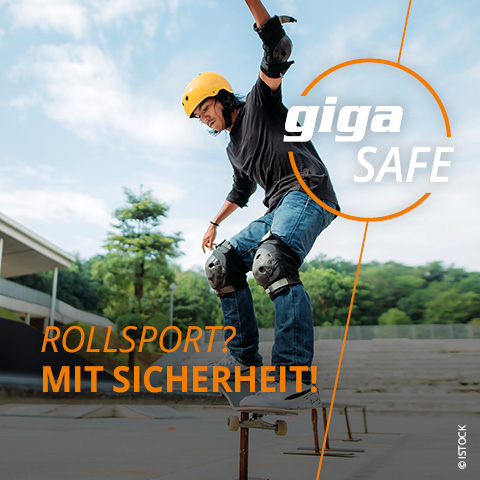Eine Person mit gelbem Helm und Schutzausrüstung führt einen Skateboardtrick vor. Der Text lautet „giga SAFE“ und „ROLLSPORT? MIT SICHERHEIT!“ in einer Außenkulisse mit Bäumen im Hintergrund.