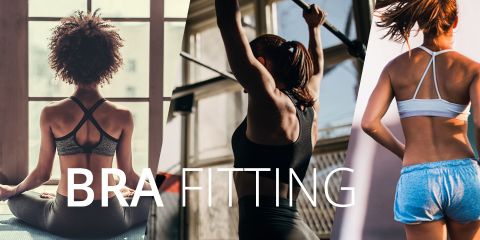 Drei Frauen von hinten, jede in Sport-BHs. Die erste sitzt im Schneidersitz in einer Yoga-Pose, die zweite stemmt Gewichte und die dritte steht mit den Händen in den Hüften. Der Text „BH-ANPASSUNG“ überlagert das Bild.