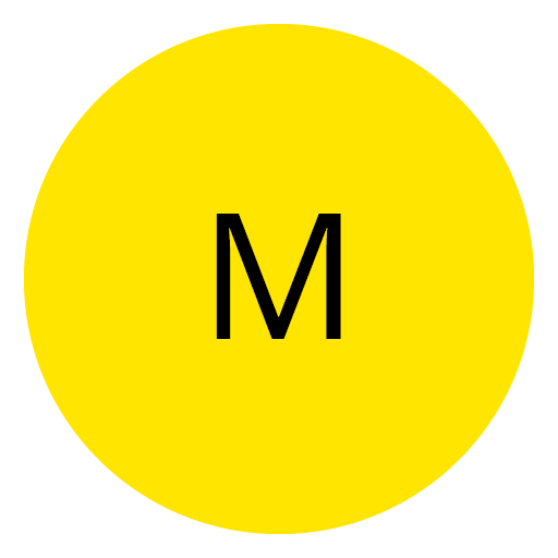 Ein leuchtend gelber Kreis mit dem Buchstaben „M“ in fetter schwarzer Schrift in der Mitte.