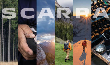 Eine Collage aus sechs vertikalen Bildern unter dem Wort „SCARPA“: hohe Bäume, Hände, die einen Schuh richten, eine Bergszene in der Abenddämmerung, ein Wanderer in einer orangefarbenen Jacke, eine Person, die auf Sand geht und eine Nahaufnahme von Kletterausrüstung mit Helmen.
