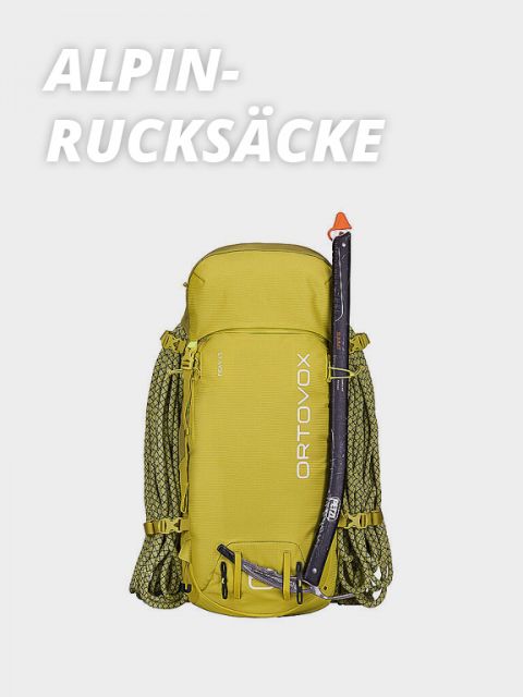 Auf hellgrauem Untergrund ist ein grüner Ortovox-Rucksack mit Netzseitentaschen und Pickelhalterungen abgebildet. Oben links steht in fetten weißen Lettern „Alpin-Rucksäcke“.