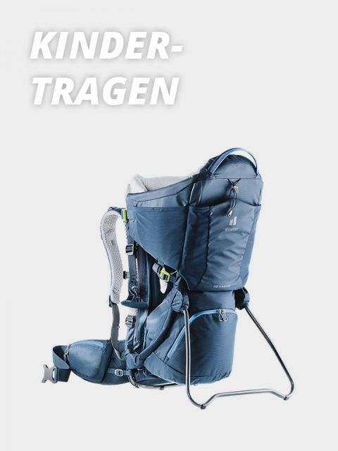 Ein blauer Kindertrage-Rucksack mit integriertem Metallständer, gepolsterten Gurten und sicherem Sitz. Der Text „KINDER-TRAGEN“ erscheint in der oberen linken Ecke in Weiß auf hellgrauem Hintergrund.