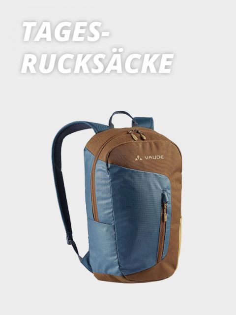 Ein braun-blauer Wanderrucksack mit zwei Reißverschlussfächern und verstellbaren Riemen vor hellgrauem Hintergrund. In der oberen linken Ecke steht in Weiß der Text „Tages-Rucksäcke“.