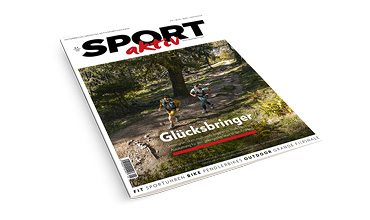 Titelbild der Zeitschrift „Sport Aktiv“ mit zwei Läufern auf einem Waldweg unter Bäumen. Der Titel lautet „Glücksbringer“ mit Zusatztext zum Thema Outdoor-Fitness.