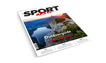 Ein Magazin mit dem Titel „SPORT aktiv“ zeigt eine malerische Berglandschaft mit einem Gipfelkreuz, Blick auf einen See und ein Tal und der Überschrift „Outdoorguide“ auf dem Cover.