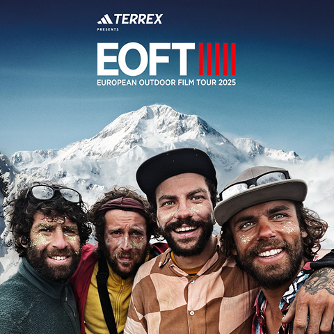 Vier bärtige Männer in Outdoor-Ausrüstung posieren lächelnd vor einem verschneiten Berg, über ihnen steht "TERREX presents EOFT European Outdoor Film Tour 2025".
