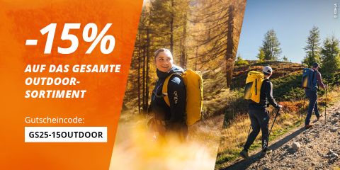 Werbebanner mit 15% Rabatt auf alle Outdoor-Produkte. Die linke Seite hat einen orangefarbenen Hintergrund mit weißem Text und einem Rabattcode; die rechte Seite zeigt zwei Wanderer mit Rucksäcken in einer Berglandschaft.