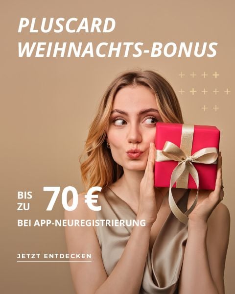 Blonde Frau hält ein rotes Geschenk mit einer goldenen Schleife in der Hand, mit deutschem Text über 70 € Weihnachtsgeld für die Registrierung einer App.
