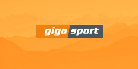 Orangefarbener Hintergrund mit Bergsilhouetten. Zentrierter Text: „giga sport“ in einem geteilten orangefarbenen und grauen Rechteck. Darunter in kleinerem Text: „WO DEIN SPORT DIE NR. 1 IST.