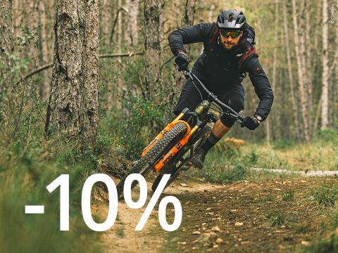 Oranger Hintergrund mit weißem Text „-10% BIKE & E-BIKE PLUSCARD BONUS*“.