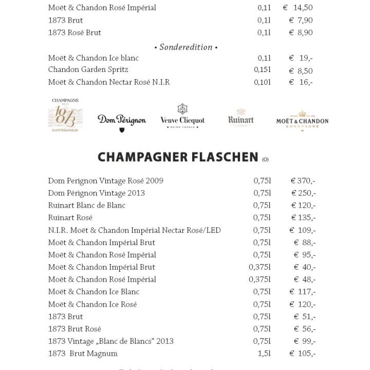 Eine Speisekarte mit einer Auflistung verschiedener Champagner und ihrer Preise, unterteilt in Glas- und Flaschenoptionen, mit verschiedenen Marken und Jahrgängen.
