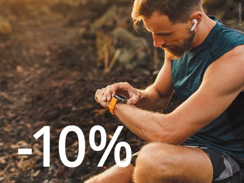 Oranger Hintergrund mit weißem Text: „-10% SPORTUHR PLUSCARD BONUS*“.