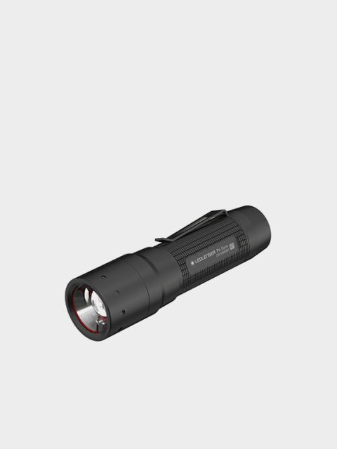 Eine schwarze Taschenlampe mit strukturiertem Griff und Clip ist auf hellgrauem Hintergrund abgebildet. Die Taschenlampe ist schräg positioniert, die Linse zeigt leicht nach links. Darüber steht in fettem weißen Text „Taschenlampen“.