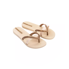 Ein Paar beigefarbene Flip-Flop-Sandalen mit braunen und hellrosa Riemen auf einem weißen, kreisförmigen Hintergrund.