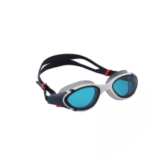 Eine Schwimmbrille mit blauen Gläsern und einem schwarz-weißen Armband auf weißem Hintergrund.