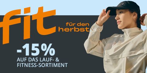 Eine Frau in Sportkleidung rückt ihre Mütze zurecht, neben ihr steht der Text: „Fit für den Herbst – 15 % Rabatt auf das Lauf- und Fitness-Sortiment.“.