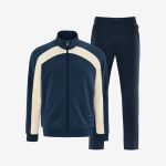 Marineblauer Trainingsanzug mit cremefarbenen Einsätzen an den Ärmeln und Schultern der Jacke, mit Reißverschluss vorne und passender Hose.