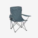 Ein blauer Klappstuhl für den Campingplatz mit Armlehnen und einem Getränkehalter auf der rechten Seite, abgebildet vor einem schlichten weißen Hintergrund.