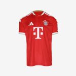 Rotes Fußballtrikot des FC Bayern München mit weißen Streifen an den Schultern, Vereinslogo, Adidas-Logo und einem großen T-Mobile-Sponsorenlogo auf der Vorderseite.