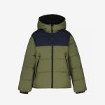 Olivgrüne Daunenjacke mit einem marineblauen Brustteil, einem Reißverschluss vorne, einer Kapuze und zwei Seitentaschen mit Reißverschluss, abgebildet vor einem schlichten weißen Hintergrund.