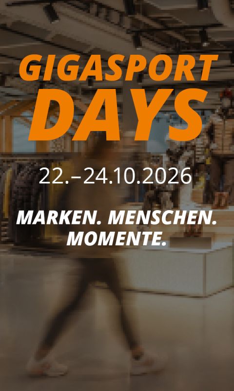 Veranstaltungsplakat für die „Gigasport Days“ vom 22. bis 24. Oktober 2026 mit dem Slogan „Marken. Menschen. Momente.“ vor dem Hintergrund eines verschwommenen Ladeninterieurs.