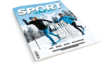 Titelbild der Zeitschrift „Sport Aktiv“ mit zwei Personen beim Langlaufen in einer verschneiten Landschaft. Die Überschrift lautet „Winter mit Stil“ mit Zusatztext zu den Themen Fitness, Laufen, Biken und Outdoor-Aktivitäten.