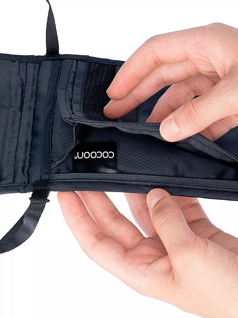 COCOON | Travel Neck Wallet | schwarz