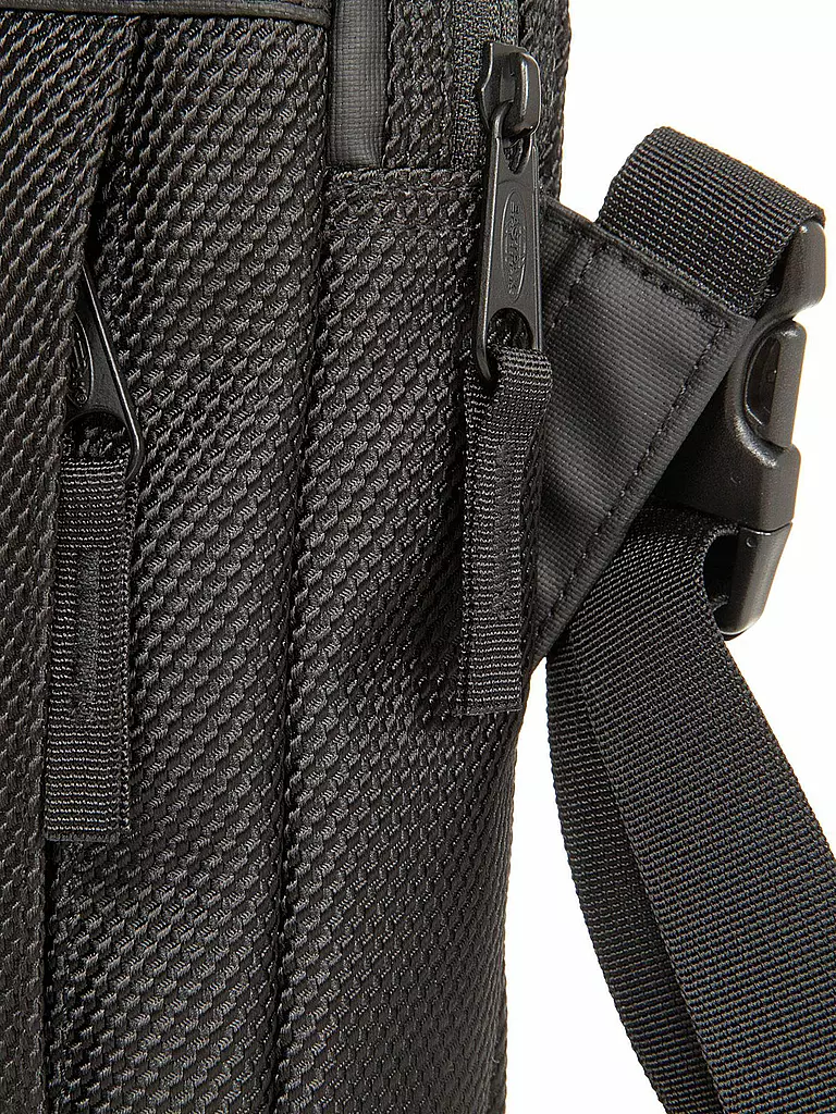 EASTPAK | Umhängetasche The One Cnnct Coat | schwarz