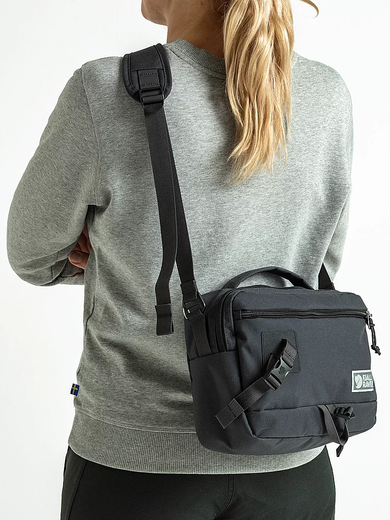 FJÄLLRÄVEN Schultertasche Vardag Bag 6L schwarz