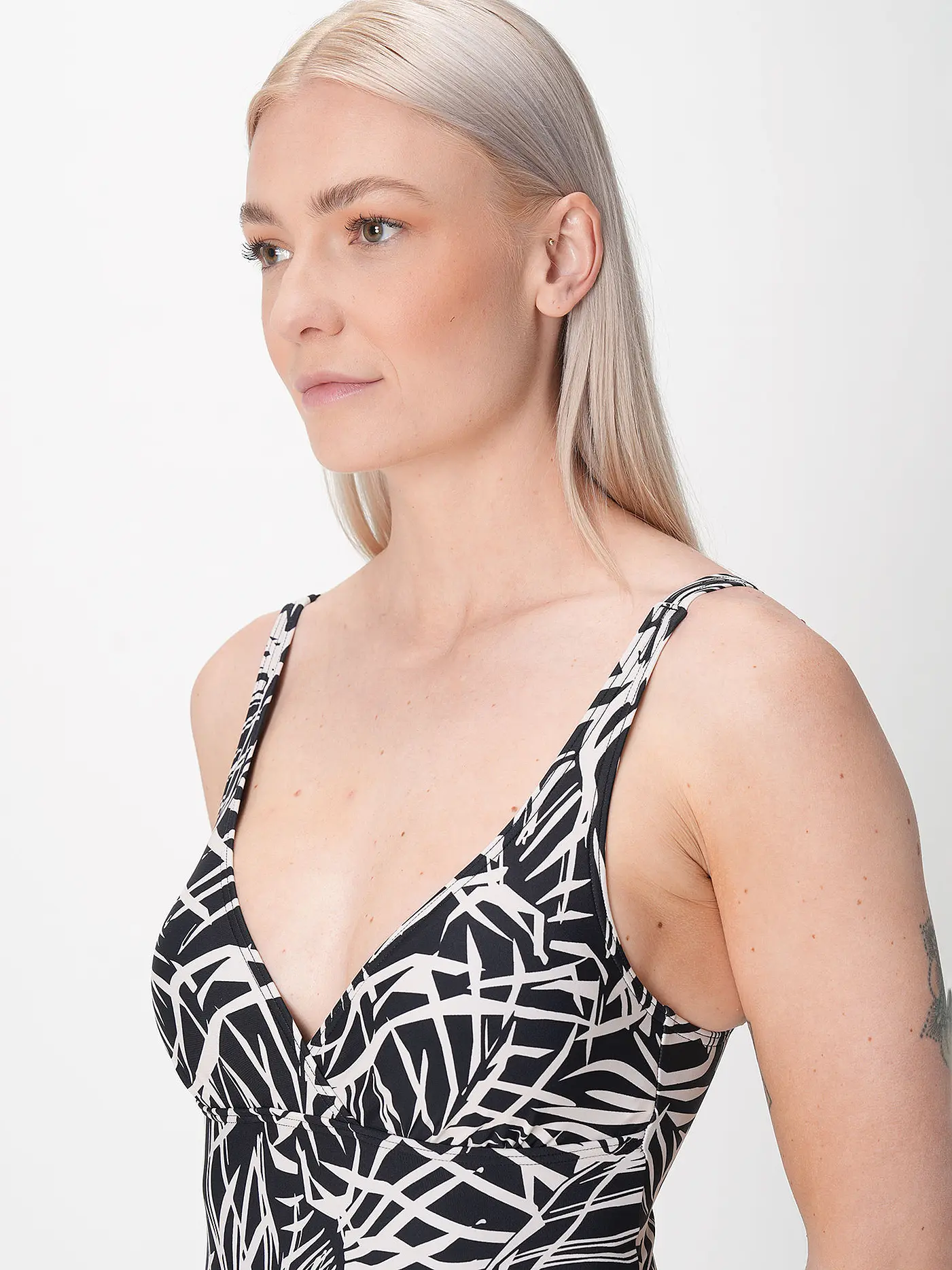 HOT STUFF |  Damen Badeanzug V-Neck | schwarz