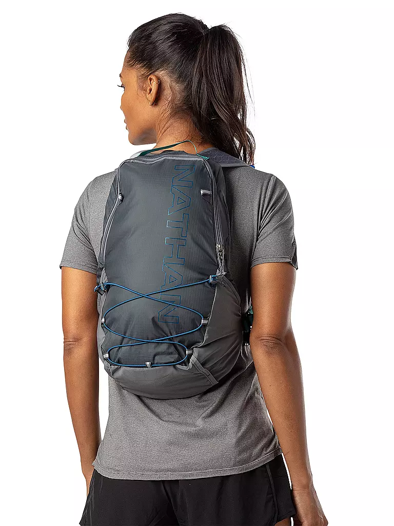 NATHAN | Rucksack Crossover 10L inkl. 1,5L Blase | grau