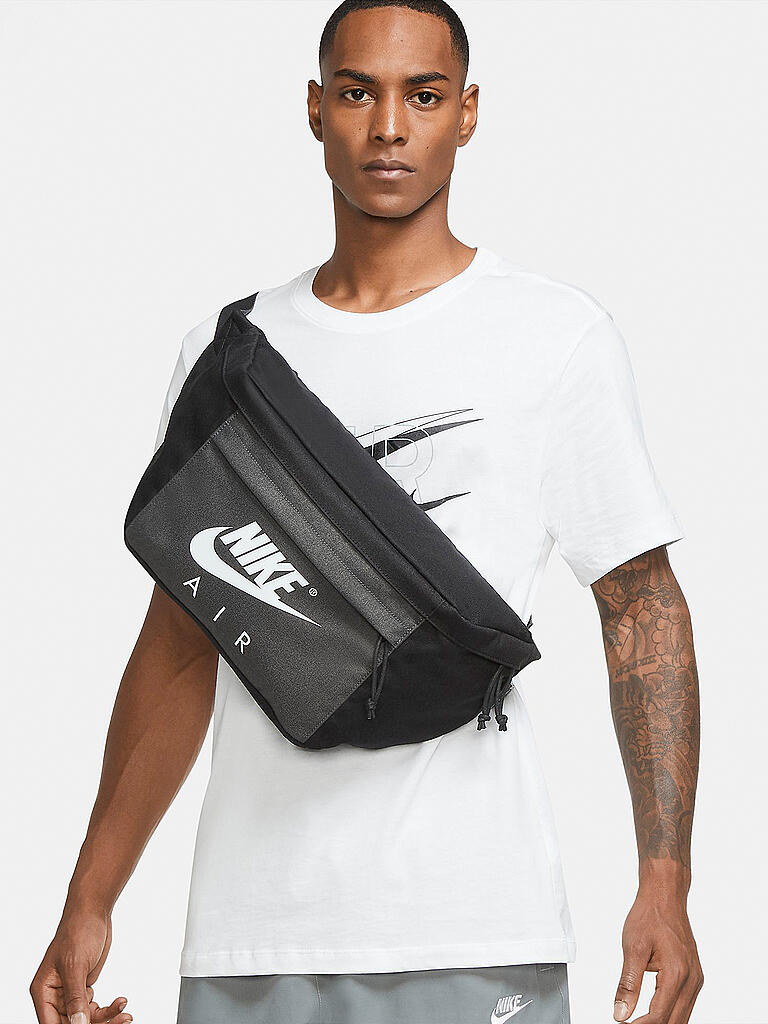NIKE | Bauchtasche Tech | schwarz