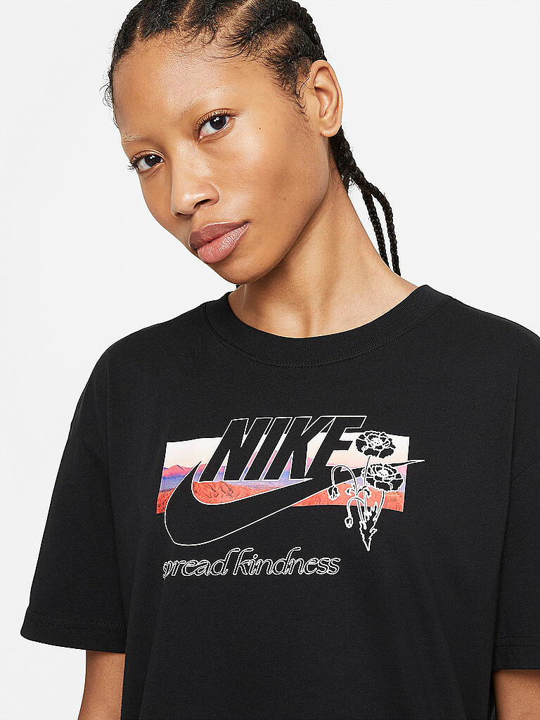 NIKE | Damen T-Shirt Collage Sportswear | schwarz
