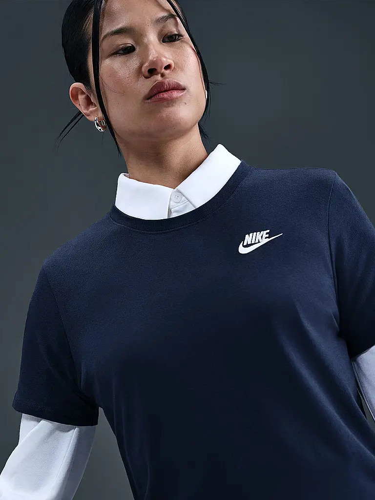 NIKE | Damen T-Shirt Sportswear Club Essentials  | dunkelblau
