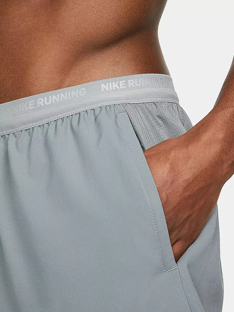 NIKE | Herren 2in1 Laufshort Dri-FIT Stride 7" | grau