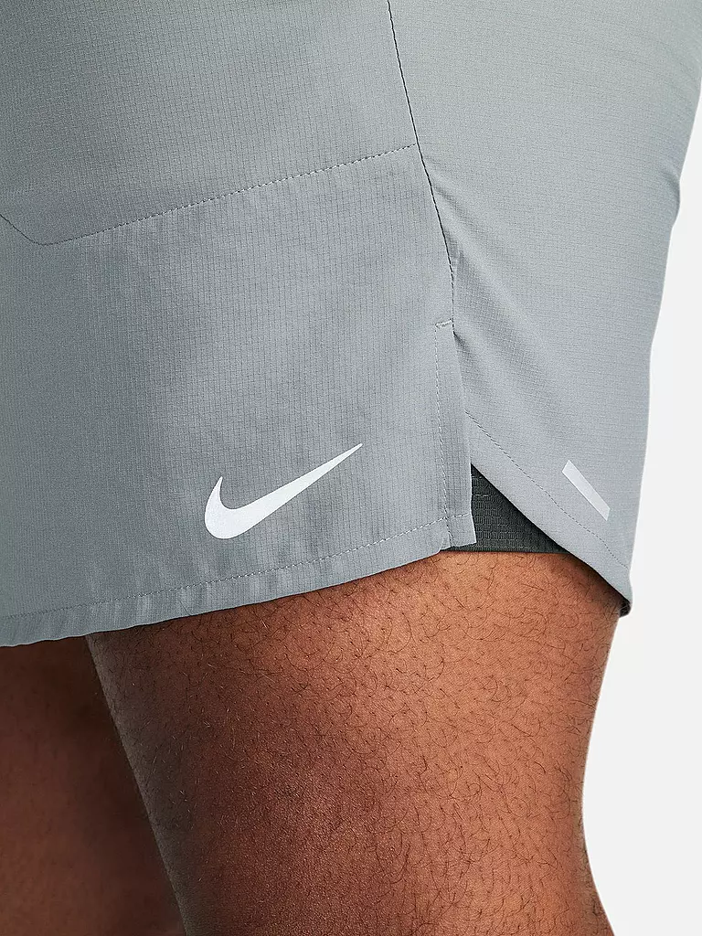 NIKE | Herren 2in1 Laufshort Dri-FIT Stride 7" | grau