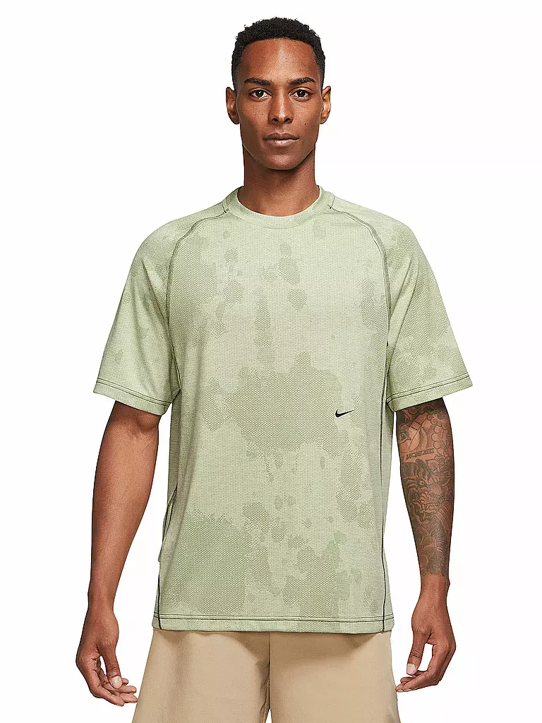 NIKE | Herren Fitnessshirt Dri-FIT ADV A.P.S. | olive